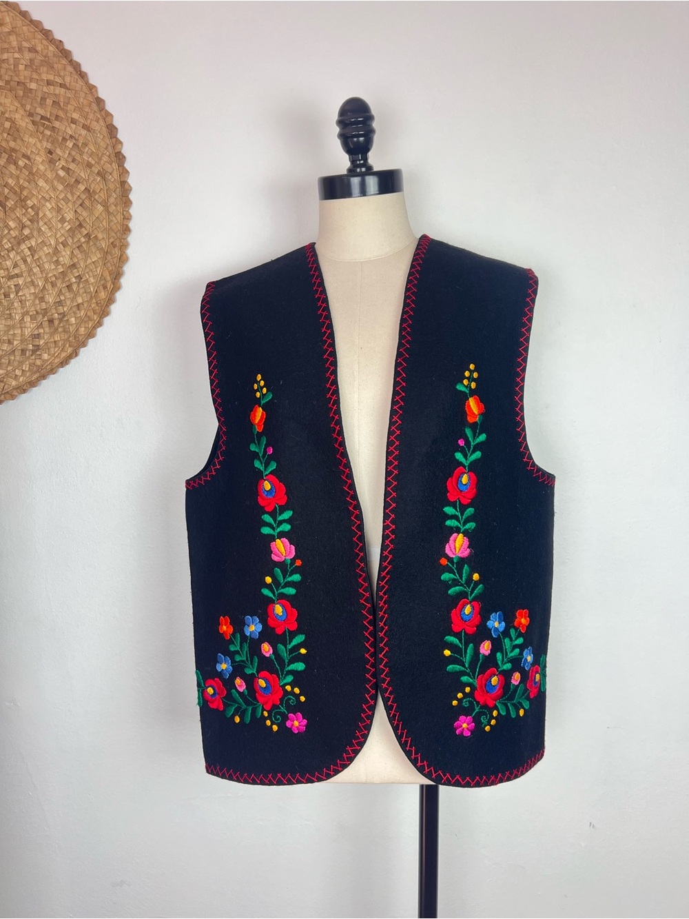 70’s HUNGARIAN Vintage Embroidered Floral Black Felt Vest - Women's Jacket L XL